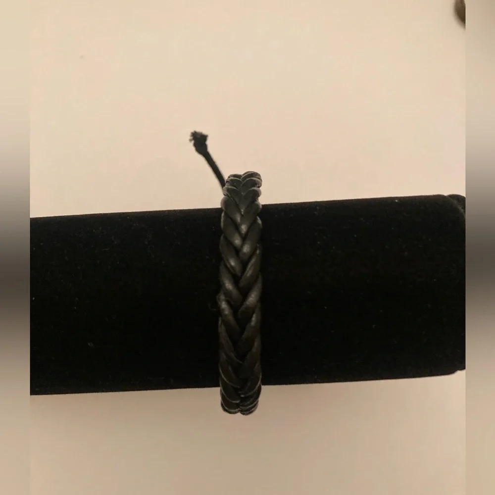 Set of Three Leather Bracelets in Black and Brown - Picture 4 of 7